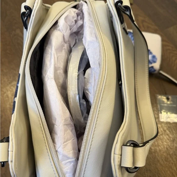 Vera Wang Floral Blue and White Handbag Set - Picture 10 of 10